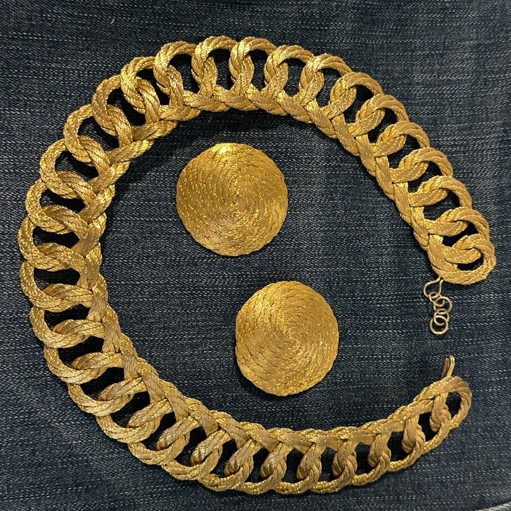 Elegant Gold Jewelry Set (Vintage)